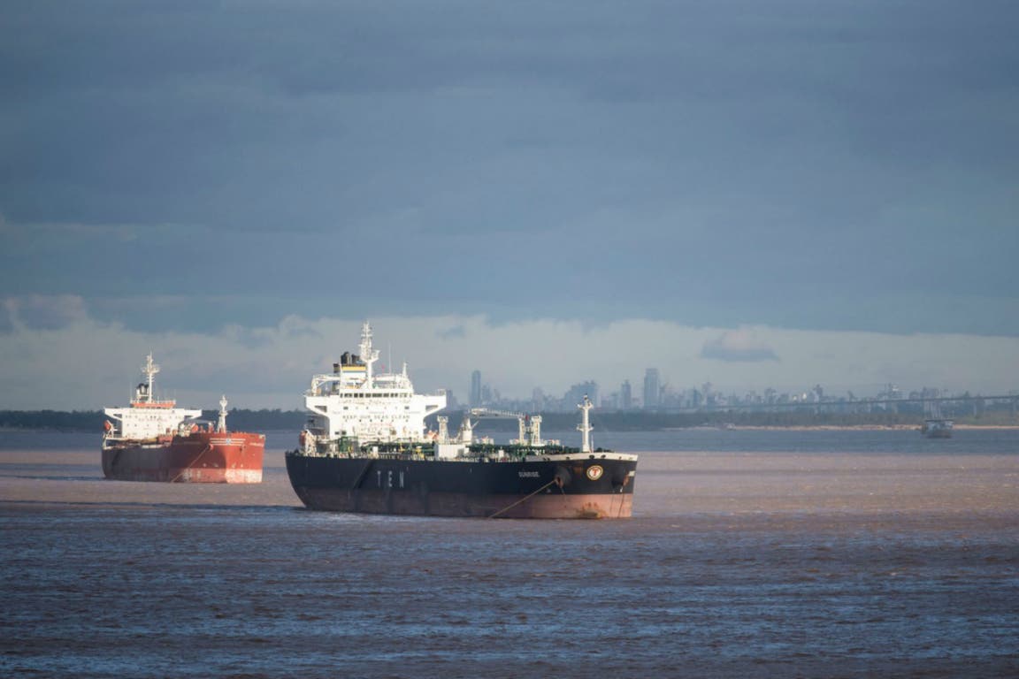 Alivio en el puerto de Rosario: subió el río y los buques se están cargando con normalidad