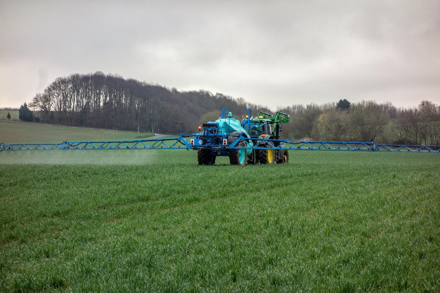 “Hay empresas con líneas de producción suspendidas”: faltan fertilizantes y piden liberación urgente de importaciones