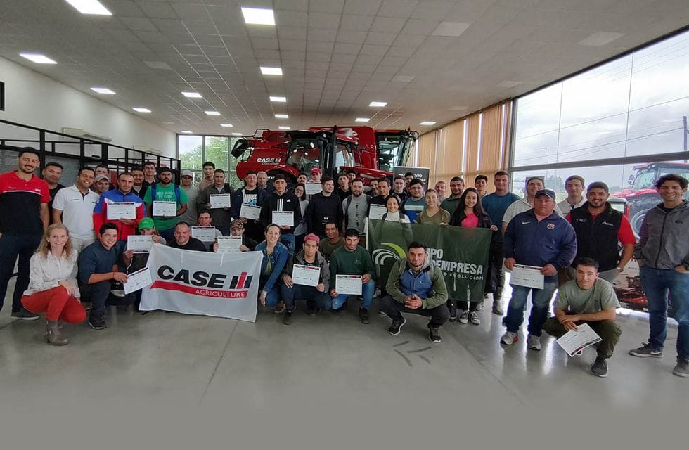 Primeros egresados en Auxiliares de maquinaria agrícola del Instituto de la Sociedad Rural de Jesús María