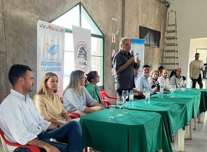 Deán Funes: Busso entregó más de $36 millones a productores del Norte cordobés