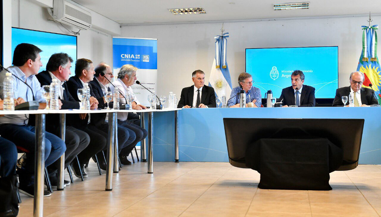 Massa recibe nuevamente hoy a la Mesa de Enlace pero los anuncios siguen esperando