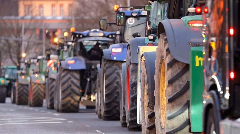 Las protestas de los agricultores se extienden por Europa: «Las palabras ya no bastan»