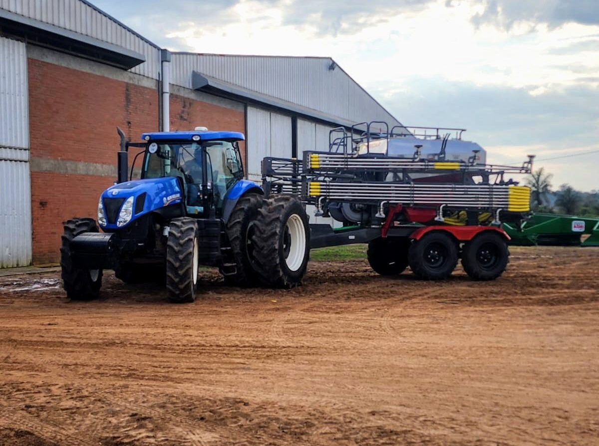 Indecar introduce la fertilizadora Phantom 5700 en Paraguay