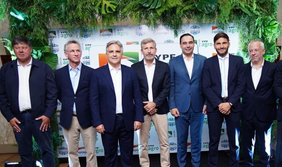 Con la presencia de 5 gobernadores se realizó la cena del expositor y autoridades 
