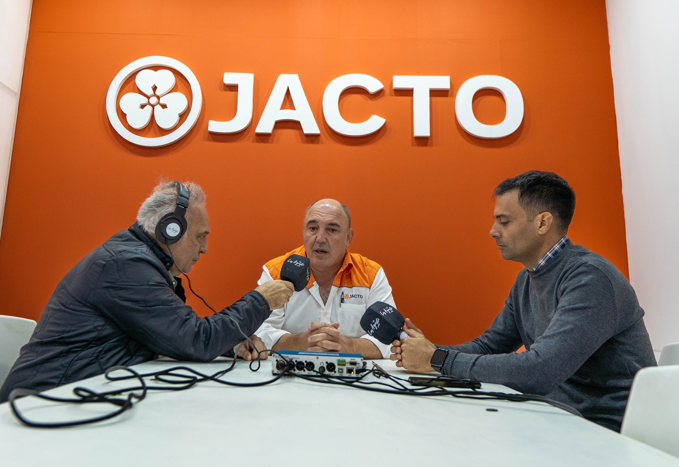 --Carlos Palmieri, Gerente General de JACTO
--Marcelo Blanco - Gerente Comercial de Jacto Argentina