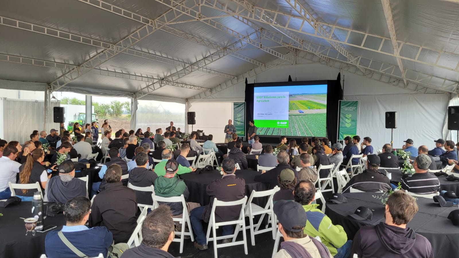 BASF abre las puertas del Campo Experimental Oro Verde para conectar la innovación con los desafíos de los agricultores. 