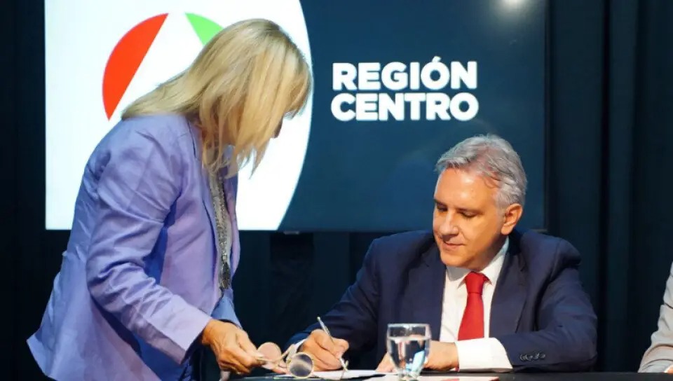 Llaryora asumió la presidencia Pro tempore de la Región Centro