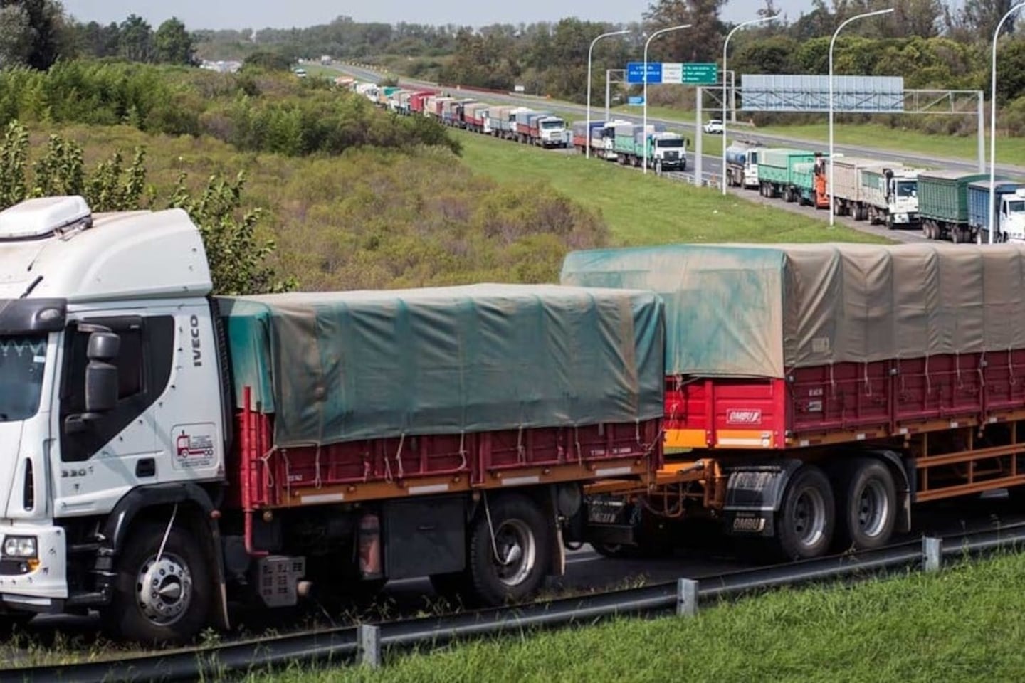 Los puertos del Gran Rosario, con gran intensidad: más de 6200 camiones en un solo día