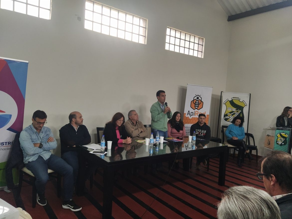 Busso presentó en Seeber el Programa Provincial «ApiRed»