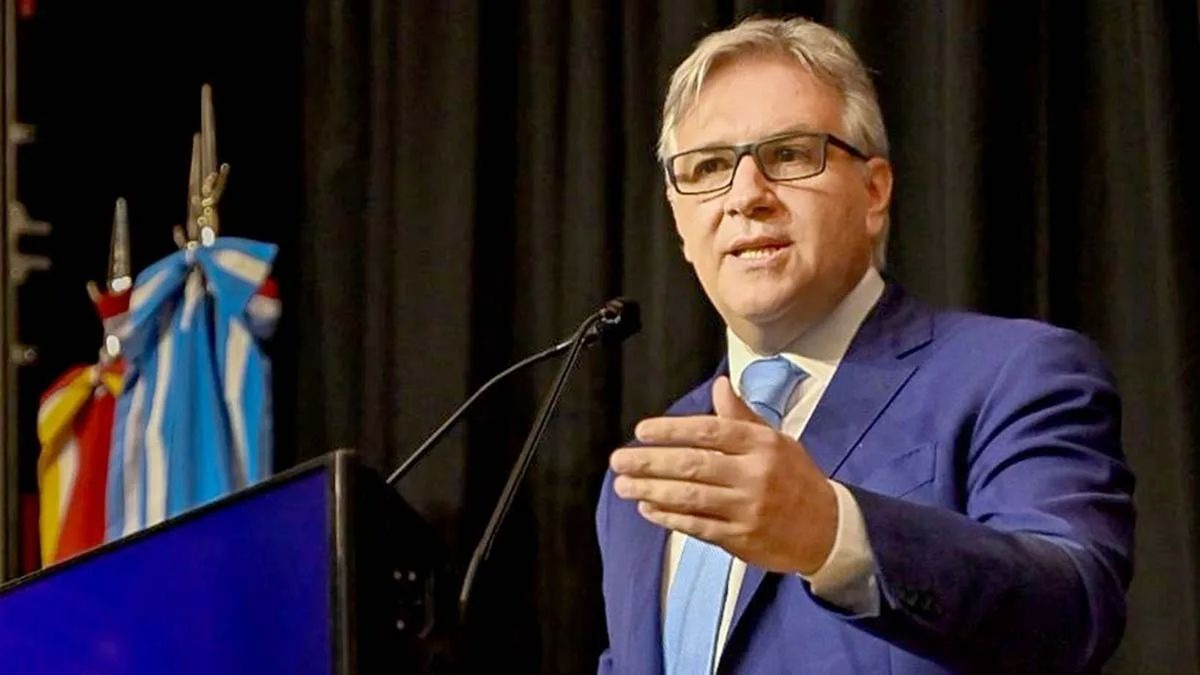 Llaryora tildó la baja de retenciones de 