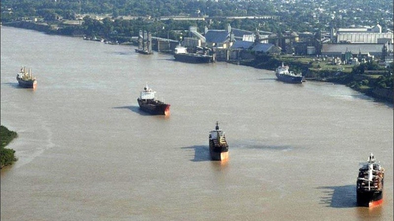 Licitación de la hidrovía: La Asociación de Abogados Ambientalistas denuncia un “intento de legalizar” el dragado sin control ambiental