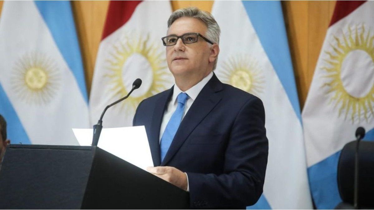 Cambios en el gabinete de Llaryora: Busso al frente del Ministerio de Biagroindustria y  Producción que se fusionan y Siciliano a cargo de un súper ministerio
