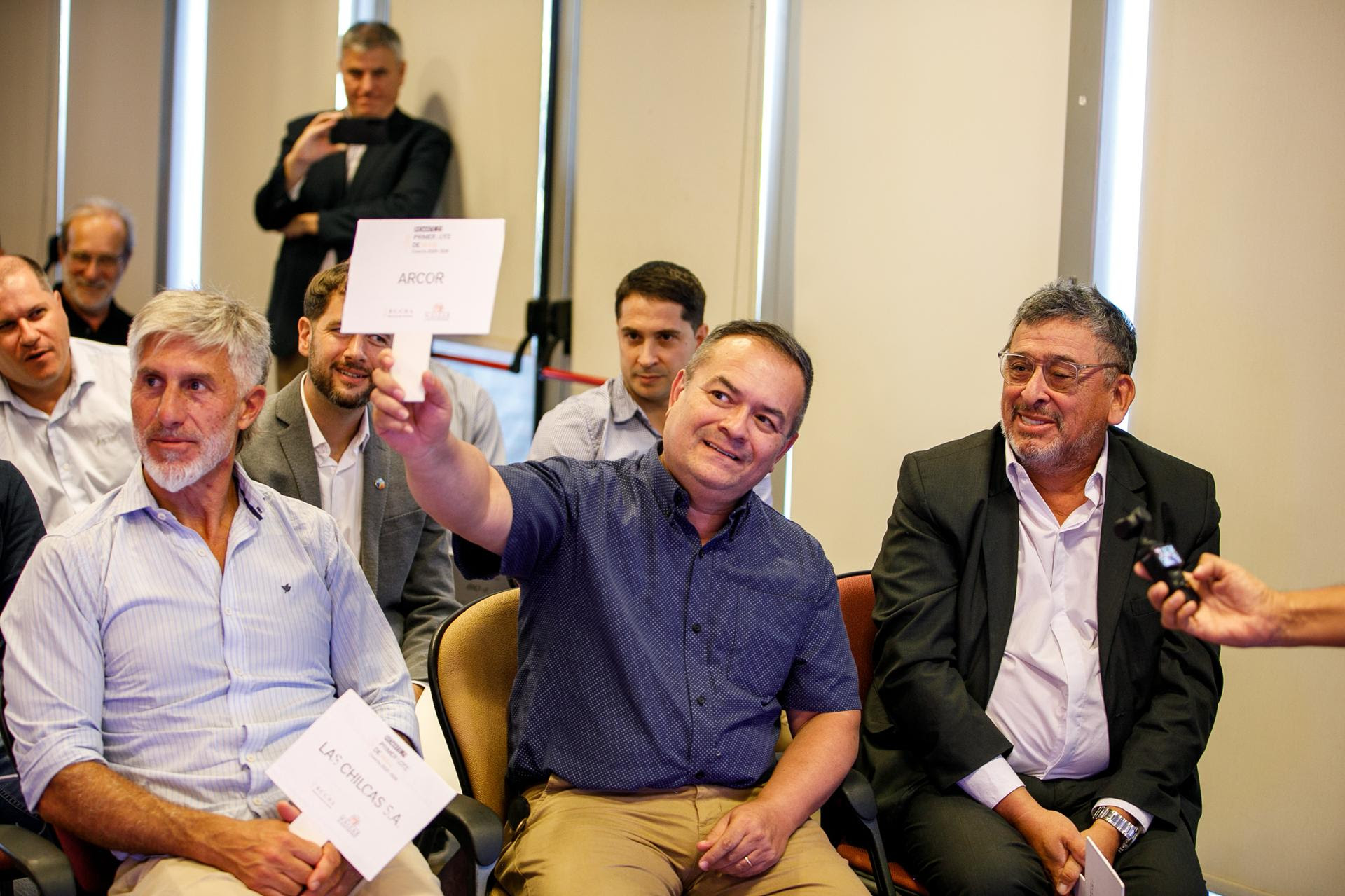 Arcor se quedó con el primer lote de maíz en Córdoba en un remate solidario y estratégico para el sector