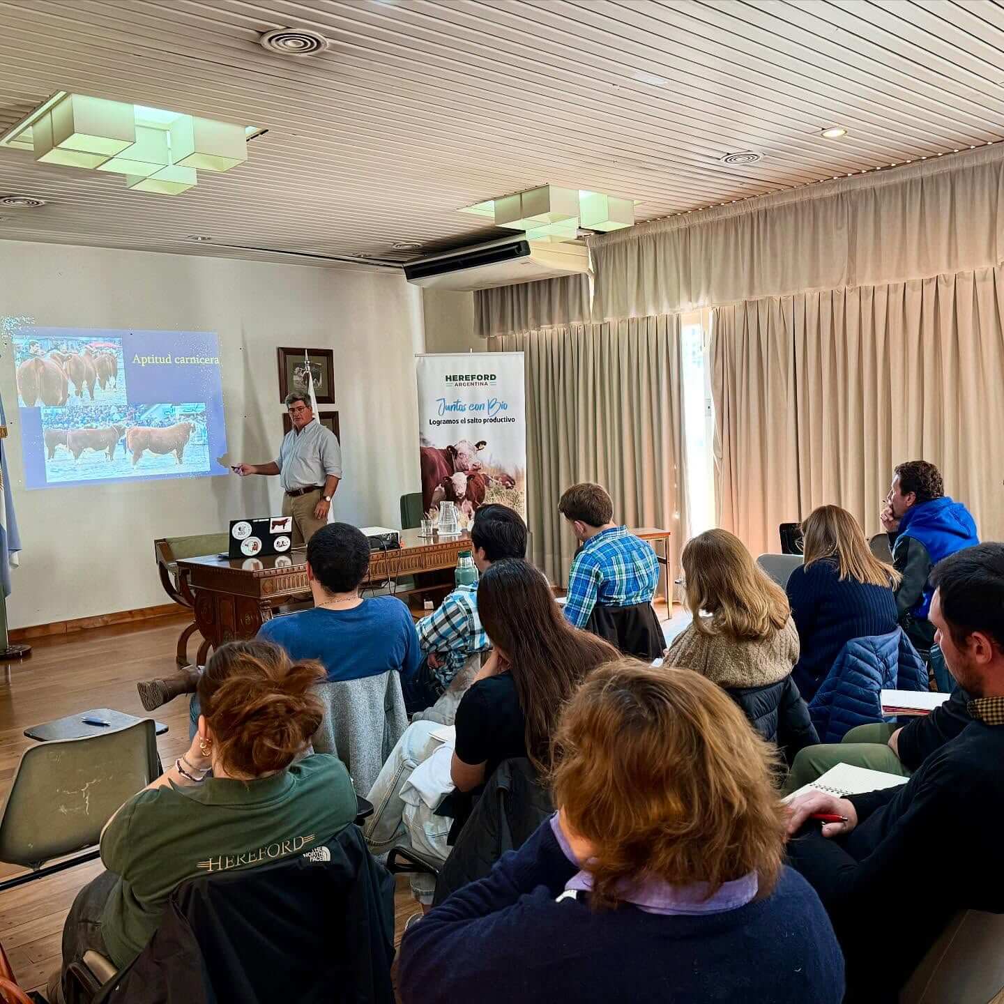 Abre la Escuela de Jurados Hereford 2026
