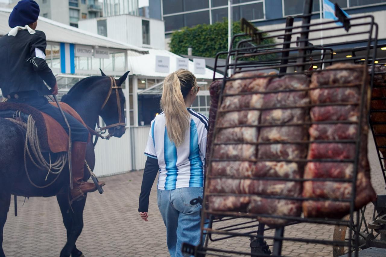 El asado, el ritual que enciende la pasión argentina: el sabor que une a la Selección y la Expo Rural