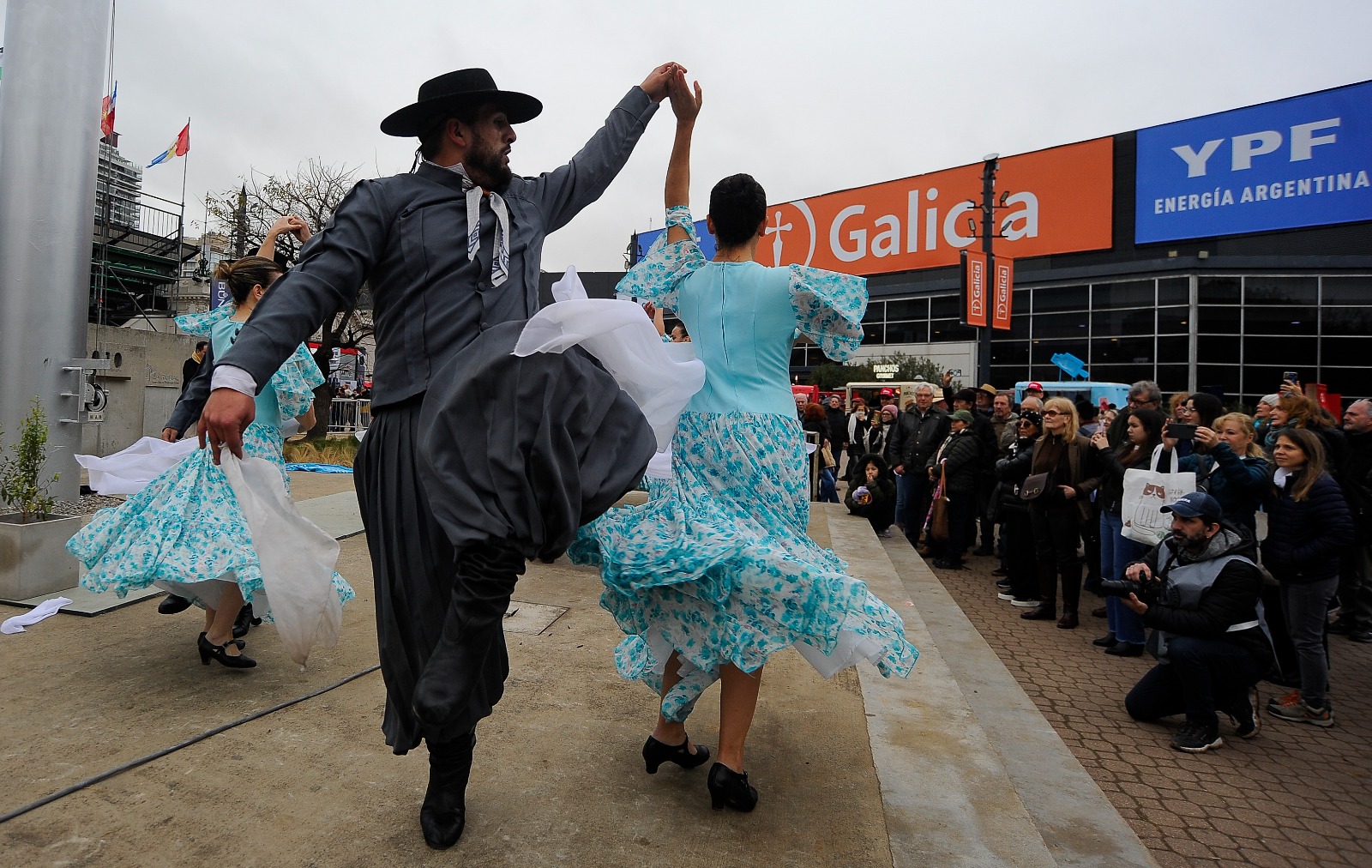 El Ballet Folklórico General Paz emocionó en la Expo Rural con un espectáculo que fusiona la danza y la identidad argentina