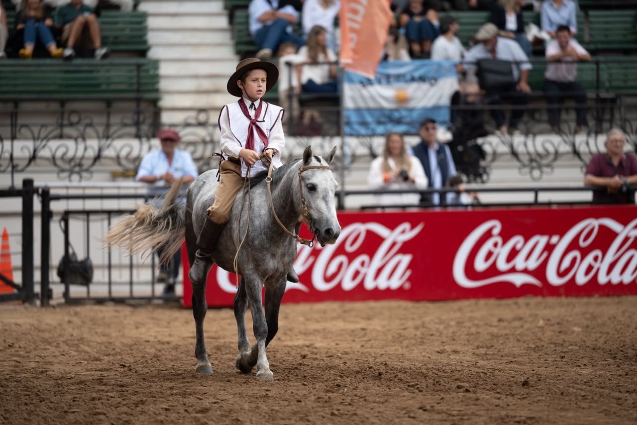 Nicasio, el pequeño domador correntino que conquistó Palermo y cumplió el sueño de toda una infancia