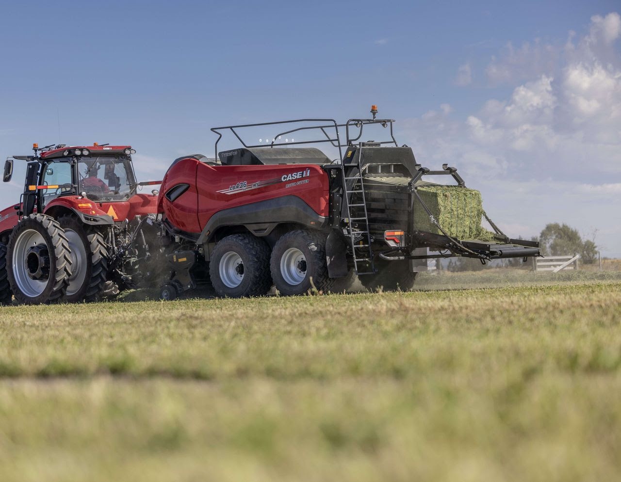 Case IH y Máquinas del Centro traen a la región la megaenfardadora LB436 HD