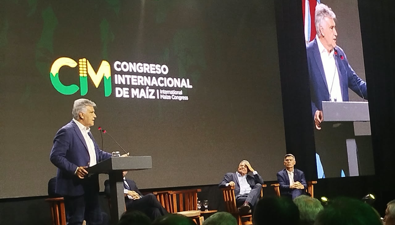 Llaryora reclamó la ley de biocombustibles en Congreso de Maíz en Córdoba