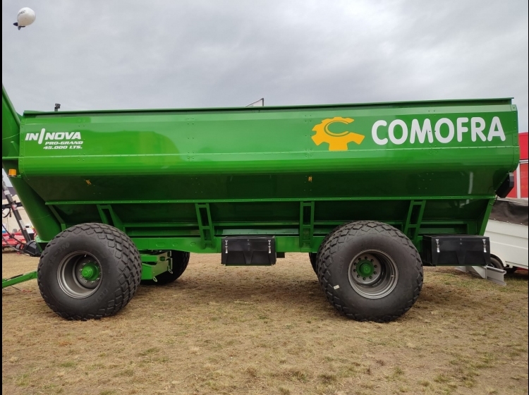 Comofra presentó en Agroactiva un nuevo modelo de tolvas de 38 mil litros que completan la línea Buho max