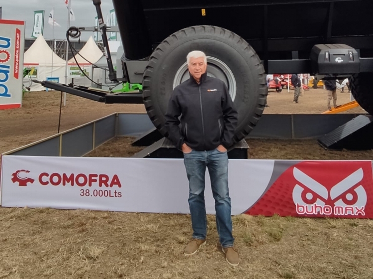Comofra presentó en Agroactiva un nuevo modelo de tolvas de 38 mil litros que completan la línea Buho max