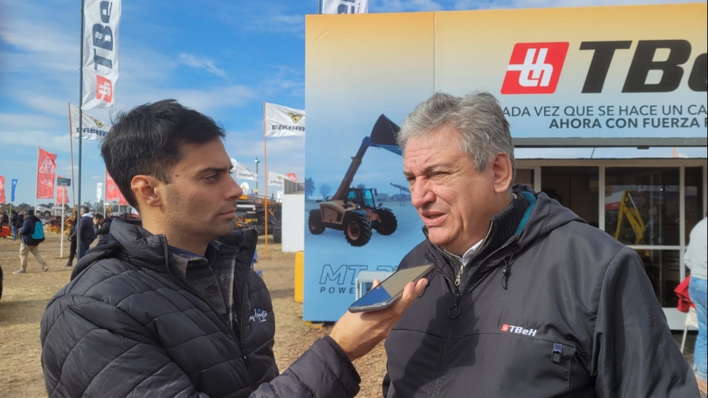 TBeH mostró en Agroactiva las prestaciones del primer manipulador telescópico que se fabrica en el país
