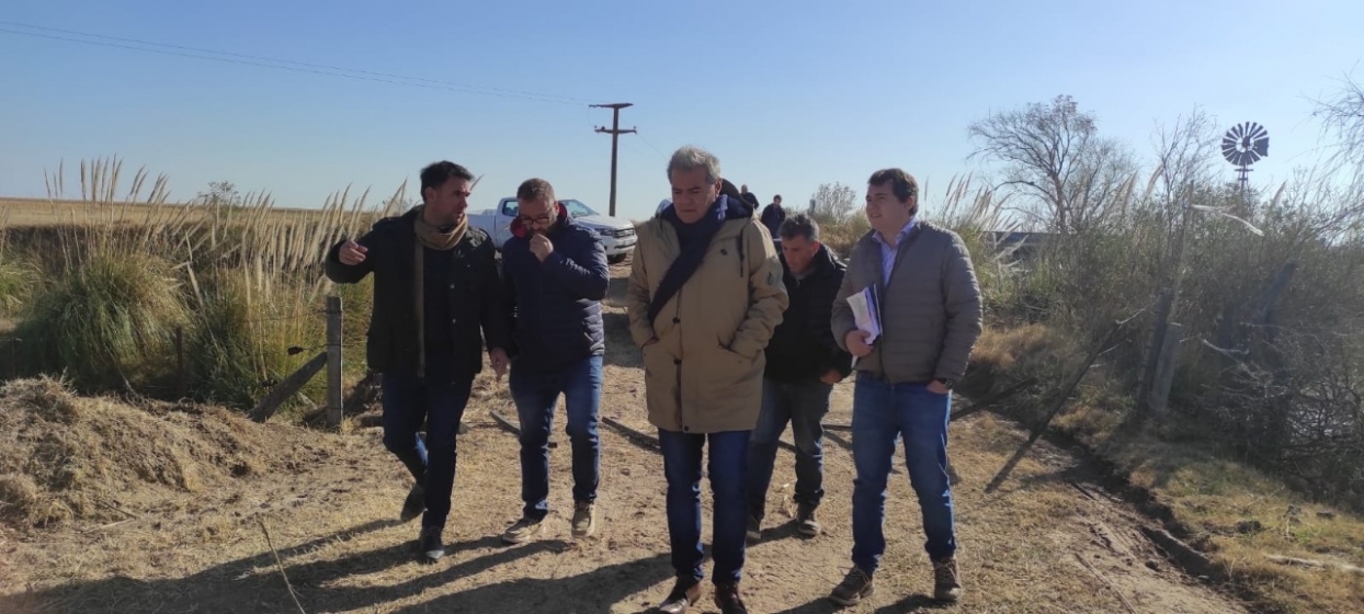 Busso visitó la zona donde se construirá el Acueducto Ganadero La Providencia, La Ramada y Santa Ana
