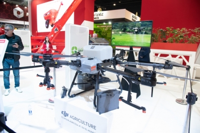 La revolución agrícola llegó de la mano de los Agras, que son drones con capacidad de pulverizar, fertilizar y sembrar