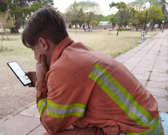 Estudiante de Agronomía rindió un examen mientras combatía el fuego en Caminiaga