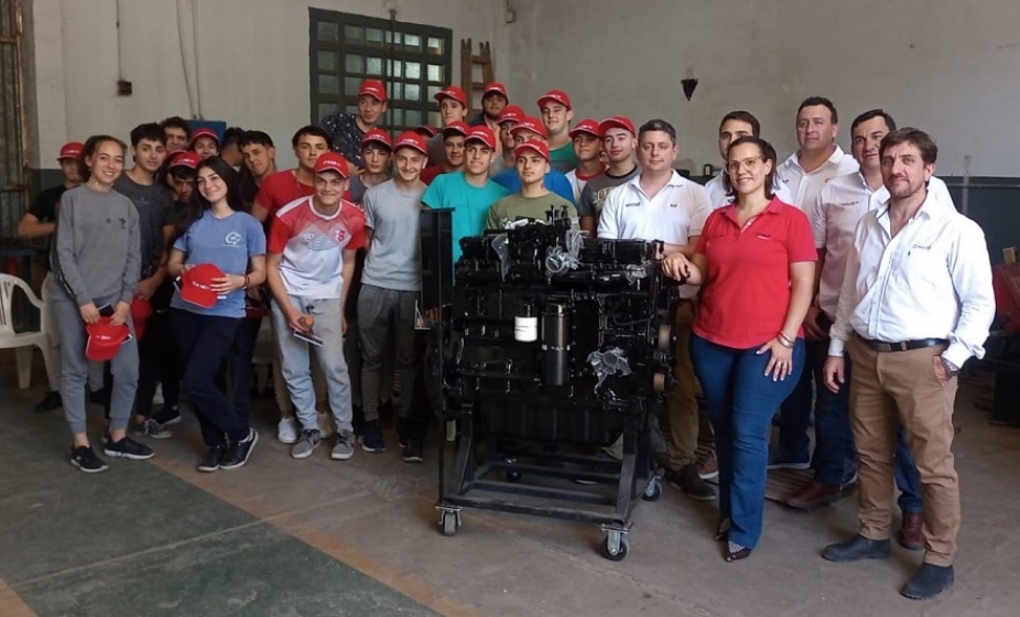 Case IH apuesta a la educación agraria con la entrega de motores a escuelas técnicas