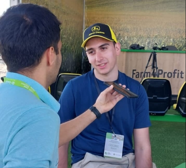 John Deere apoyando el desarrollo de jóvenes, estudiantes en sus primeros pasos en la agricultura digital