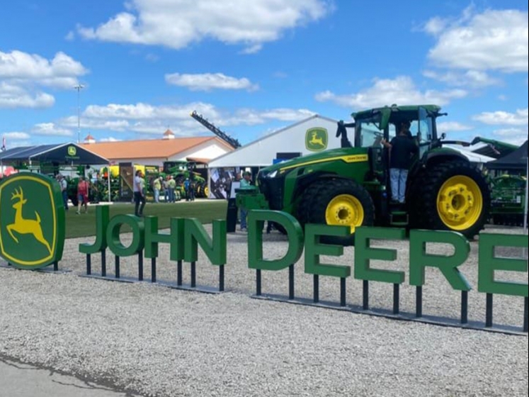 John Deere apoyando el desarrollo de jóvenes, estudiantes en sus primeros pasos en la agricultura digital